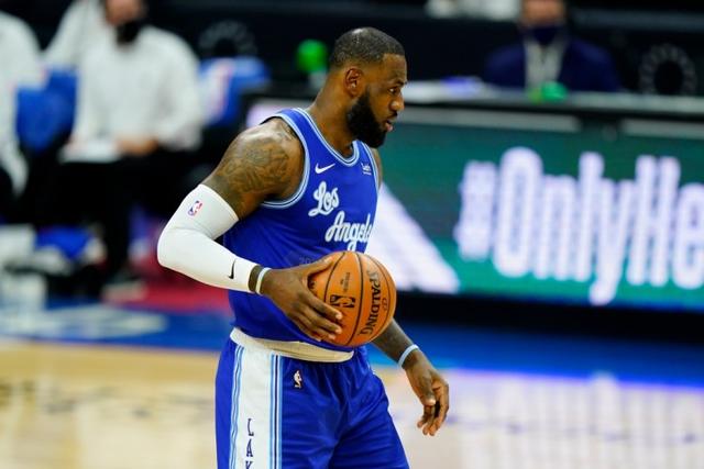 周琦20+12广东险胜首钢 曾凡博18分沃特斯27分