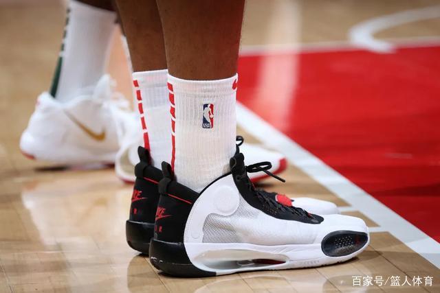 那支在英超奇迹夺冠的球队 如今跌向了深渊